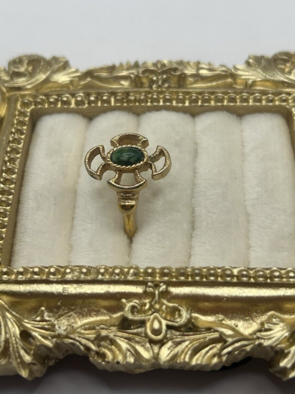 Vintage 1973 Avon Baroness Ring Gold Tone Faux Jade Maltese Cross Size 7.5 Gift - Picture 4 of 12